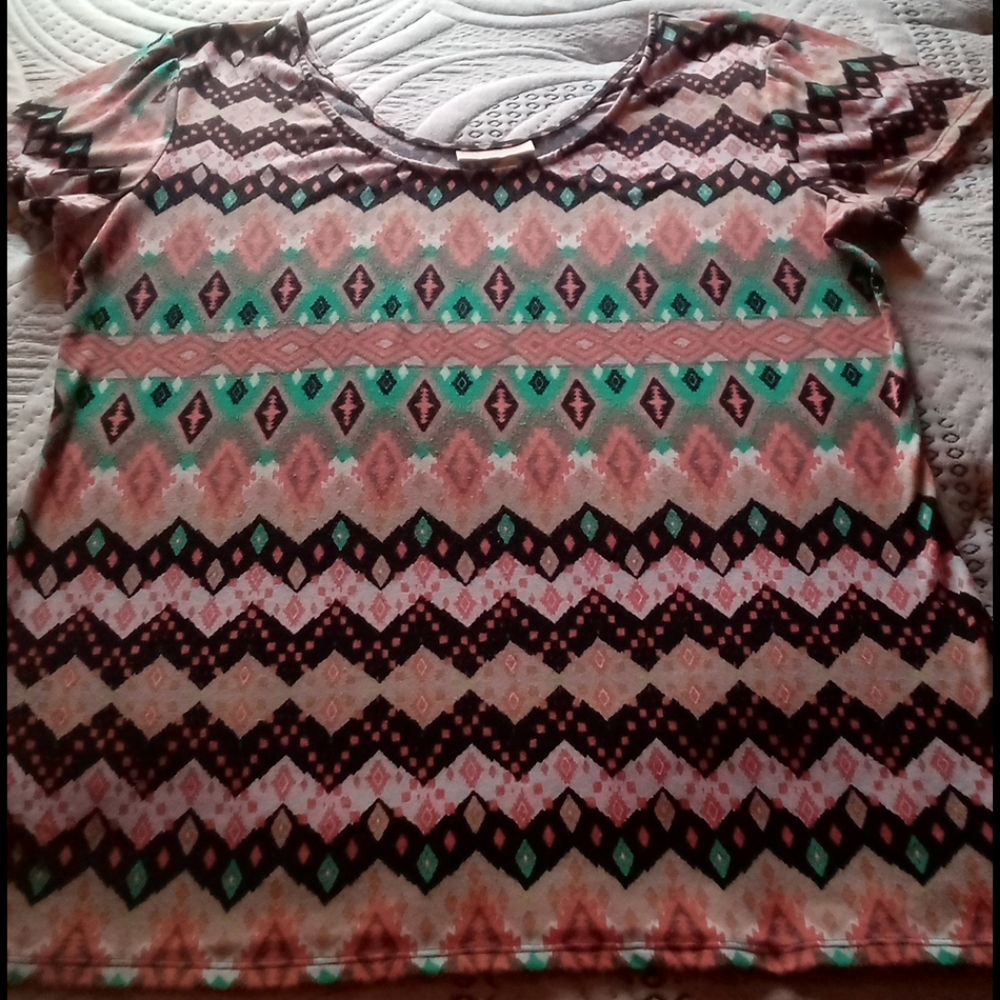 🔶Aztec print top🔶 - Picture 2 of 5